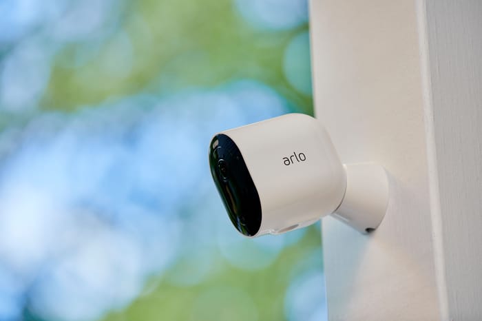 Caméra de surveillance extérieure sans-fil connectée PRO 4